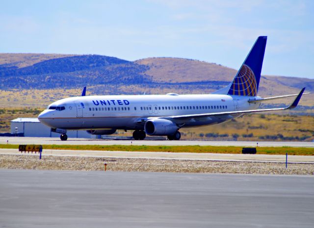 Boeing 737-800 (N77530)