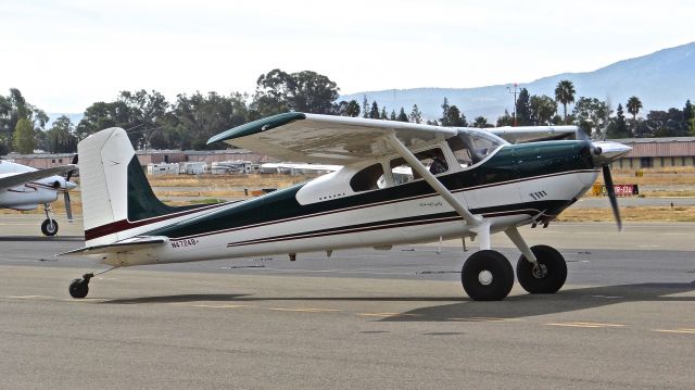 Cessna Skywagon 180 (N4724B) - A Cessna 180 taxing in for a visit at Reid Hillview Apt.  