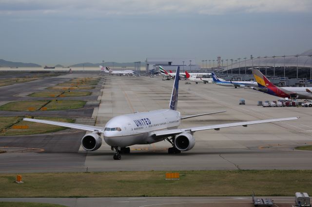 Boeing 777-200 (N793UA)