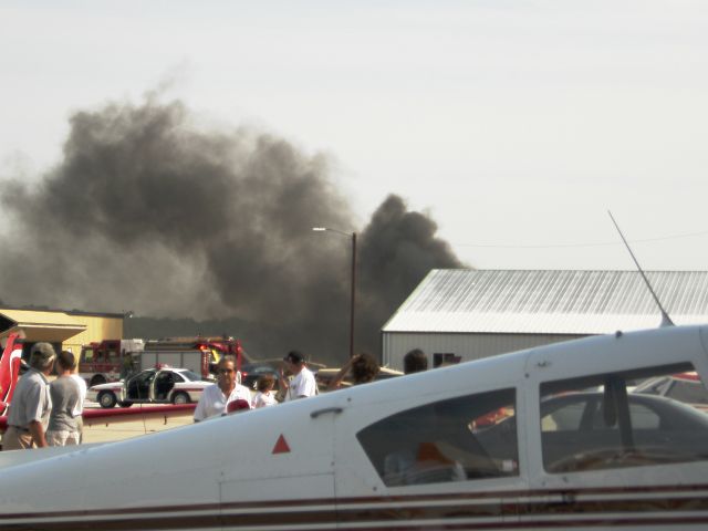 — — - Cirrus crash at Watertown Wi .Comanche fly-in for EAA July 2008