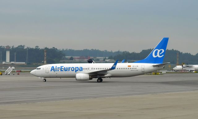 Boeing 737-800 (EC-LYR) - Air Europa Boeing 737-85P(WL) EC-LYR in Porto 