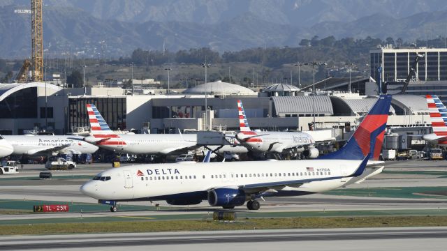 Boeing 737-800 (N375DA) - Taxiing to gate at LAX after landing on 25L