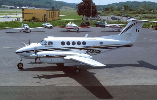 Beechcraft Super King Air 200 (N980GB) - At the RELIANT AIR ramp. RELIANT AIR has the lowest fuel price on the Danbury (KDXR) airport.