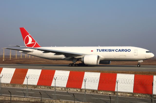 Boeing 777-200 (TC-LJL)