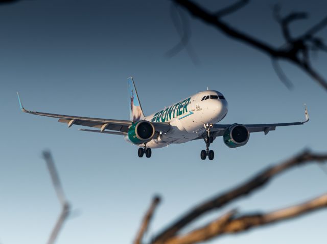 N360FR — - Ruby sneaking her way through the trees on final approach to OMA’s runway 14R