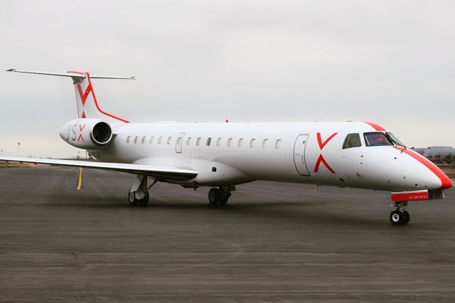 Embraer ERJ-145 (N242JX) - N242JX (operating as JSX9401) arriving into the FBO ramp at the Buffalo Niagara International Airport from Dallas (KDAL)