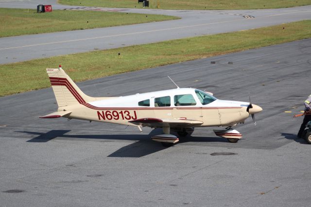 Piper Cherokee (N6913J)