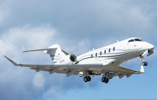 Bombardier Challenger 300 (N7JG)