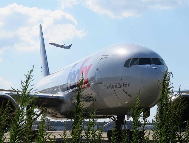 Boeing 777-200 (N852FD) - I took this picture on Oct 02, 2018.br /FX60/02Oct