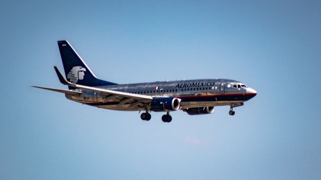 Boeing 737-700 — - AeroMexico 737 on final to land 19L at McCaran International in Las Vegas Nevada.br /br /a rel=nofollow href=http://www.ThePilotsEye.comwww.ThePilotsEye.com/a