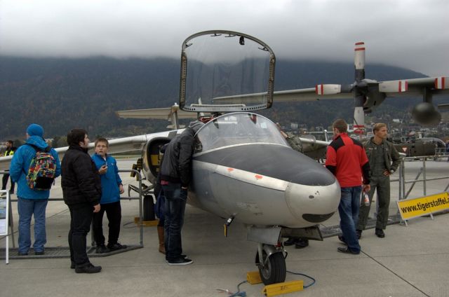 — — - Austrian AirForce Saab 105OE