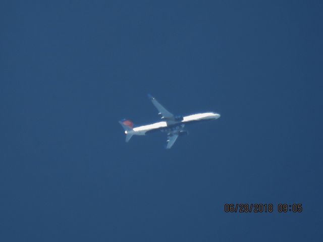 Boeing 737-900 (N875DN)