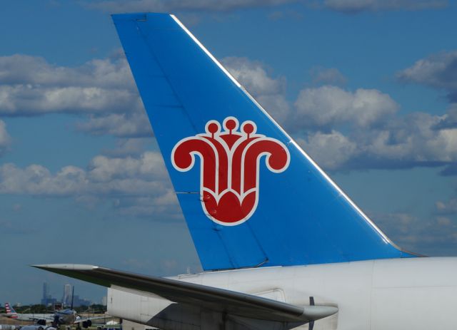 Boeing 777-200 —