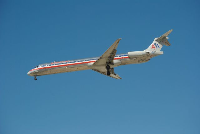 McDonnell Douglas MD-83 (N9409F)