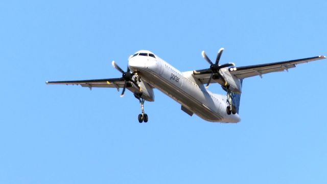 de Havilland Dash 8-400 (C-GLQK)