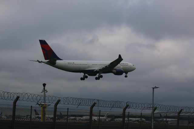 Airbus A330-200 (N855NW) - Saturday 15th April, 10:13AM, Approach 27R