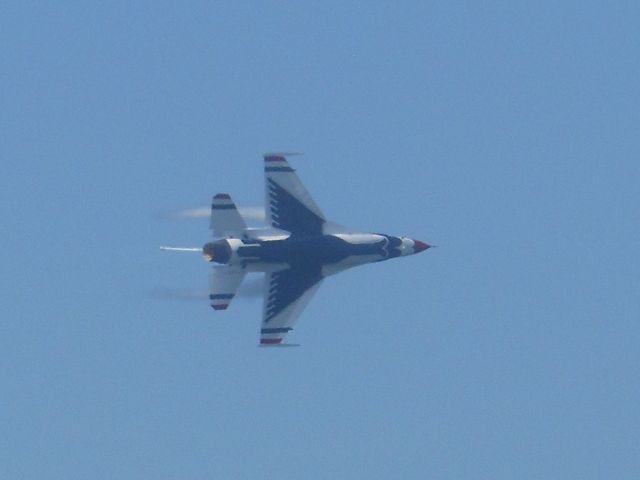 Lockheed F-16 Fighting Falcon —