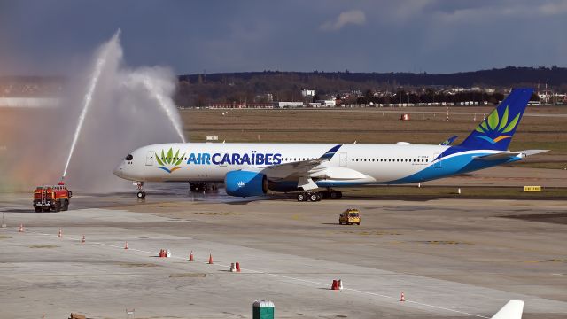 Airbus A350-900 (F-HHAV) - New airline.