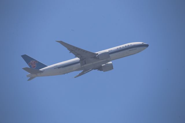 BOEING 777-200LR (B-2080)