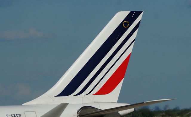 Airbus A330-200 —