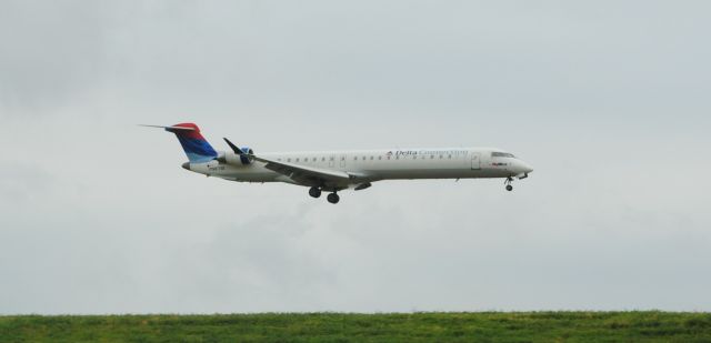 Canadair Regional Jet CRJ-900 (N917SK) - Arriving 18R of Memphis