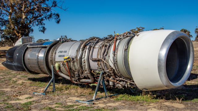 Boeing 737-200 (N737HL) - The engine off N737HL