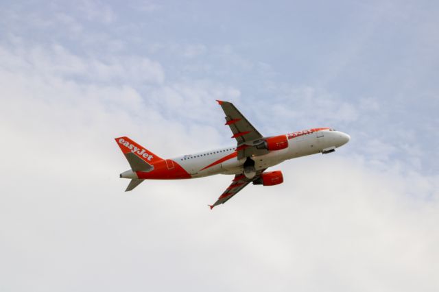 Airbus A320 (OE-ICK) - Taken from Kaagbaan, AMS