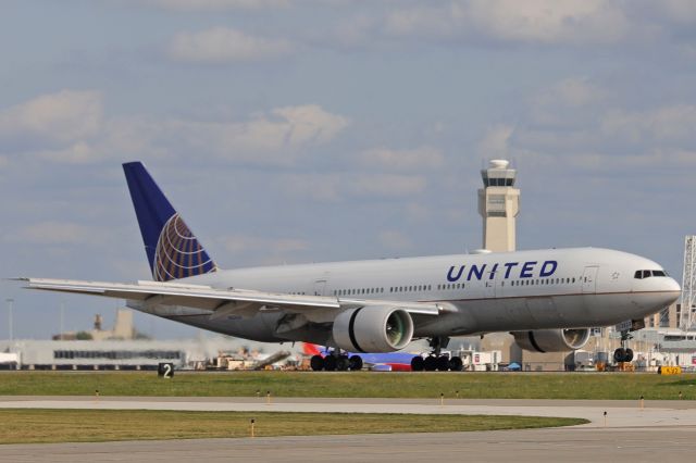 Boeing 777-200 (N223UA) - UA2533 Heavy touching down on RWY 24R on 26 Sep 2020. The triple-7 was bringing in the Washington-whatever they're called-football team.