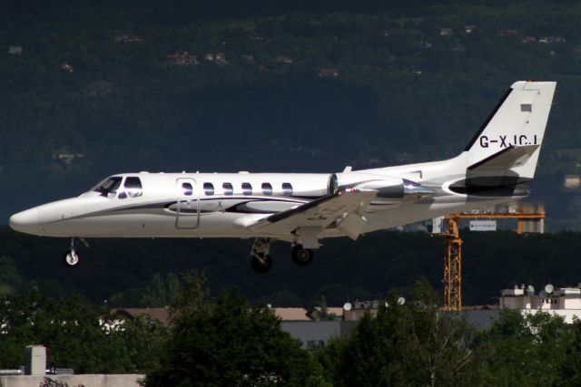 Cessna Citation II (G-XJCJ) - Xclusive Jet Charter Citation Bravo on short finals for rwy 23 on 29-May-18 visiting on a round trip from EGLC as XJC54J.