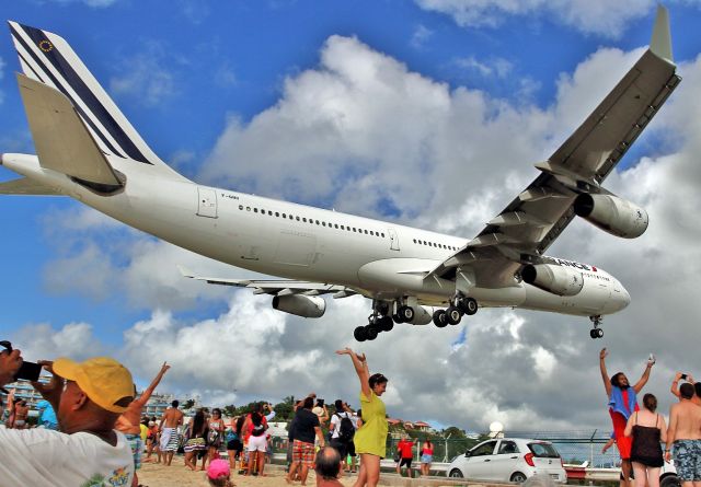Airbus A340-300 (F-GNII) - 70 years of spectacular landing over Maho Beaach.