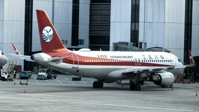 Airbus A320 (B-8330) - 2025.04.04 CSC A320-200 IN ZSHC
