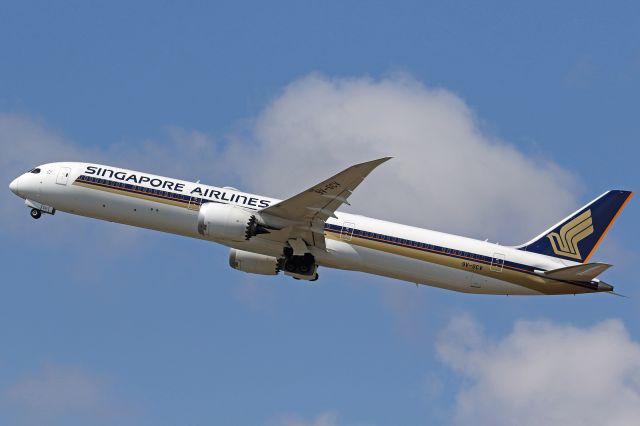 BOEING 787-10 Dreamliner (9V-SCV)