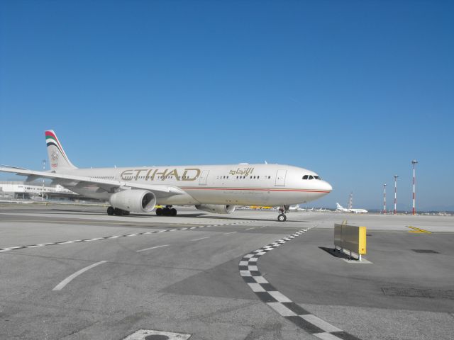 Airbus A330-300 (A6-AFB)