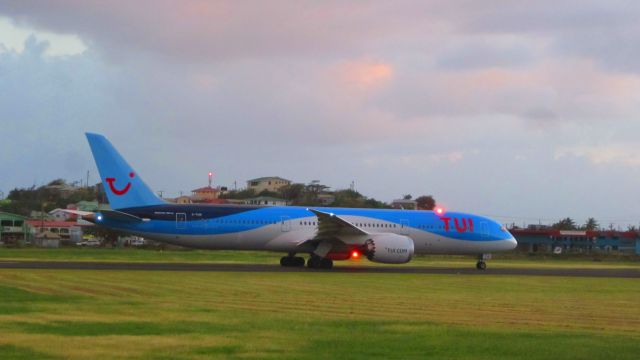 Boeing 787-9 Dreamliner (G-TUIK)