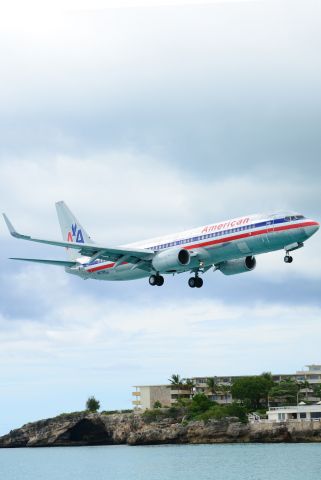 Boeing 737-800 (N877NN) - Short final for Princess Juliana Airport