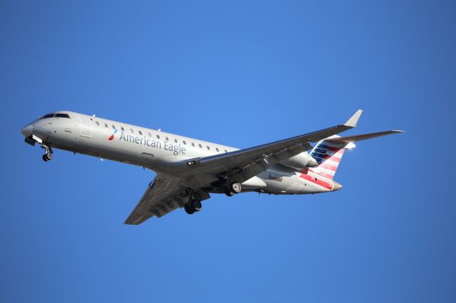 Canadair Regional Jet CRJ-700 (N744EV)