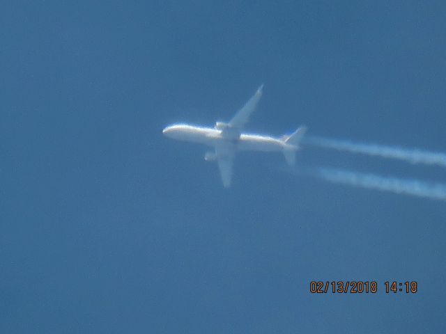 Embraer 175 (N131SY)