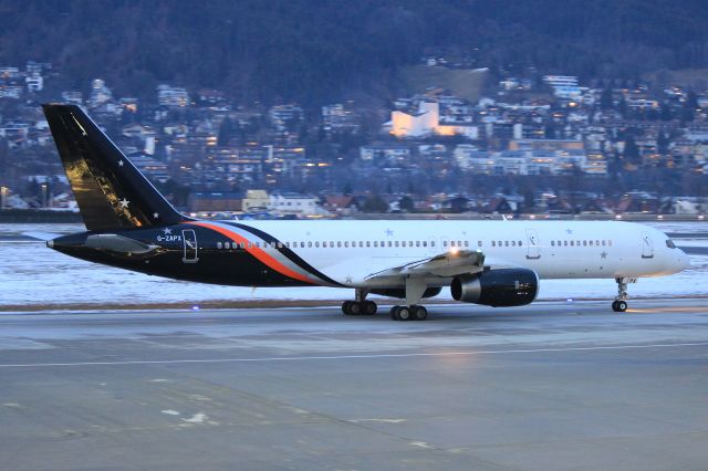 Boeing 757-200 (G-ZAPX)