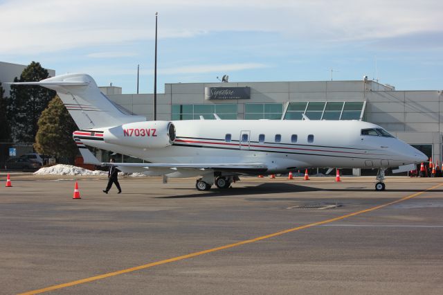 Bombardier Challenger 300 (N703VZ)