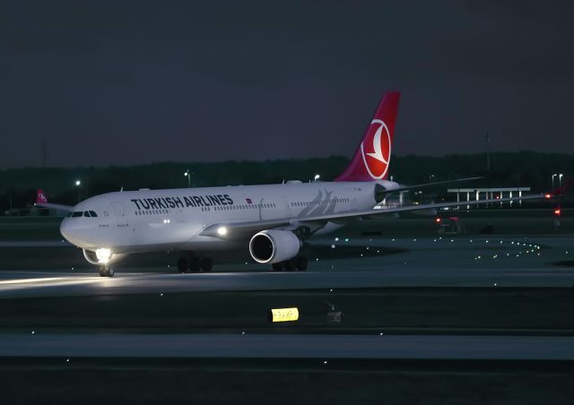 TC-JND — - Evening arrival at KATL
