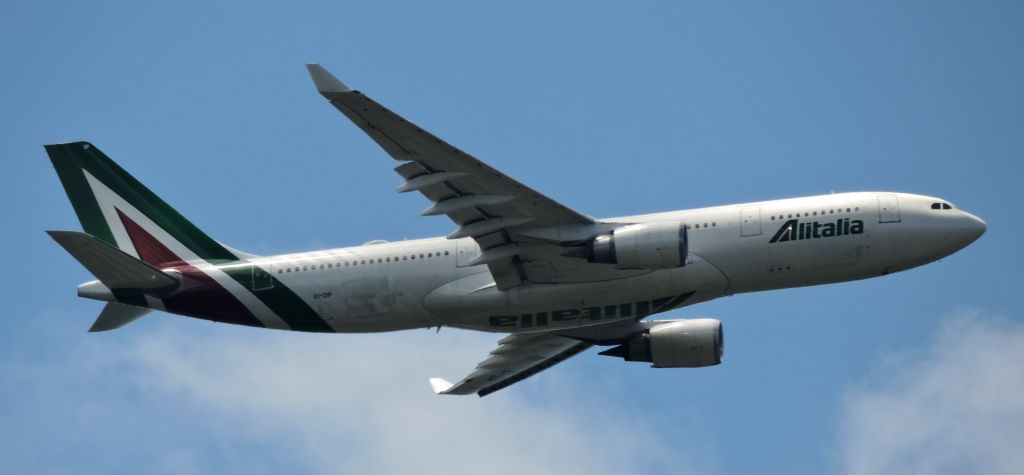 Airbus A330-200 (EI-DIP) - Minutes before landing, summer 2019.