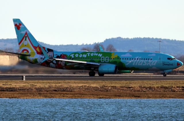 Boeing 737-800 (N565AS)