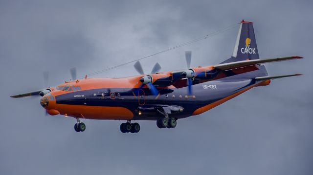 Antonov An-12 (UR-CEZ)