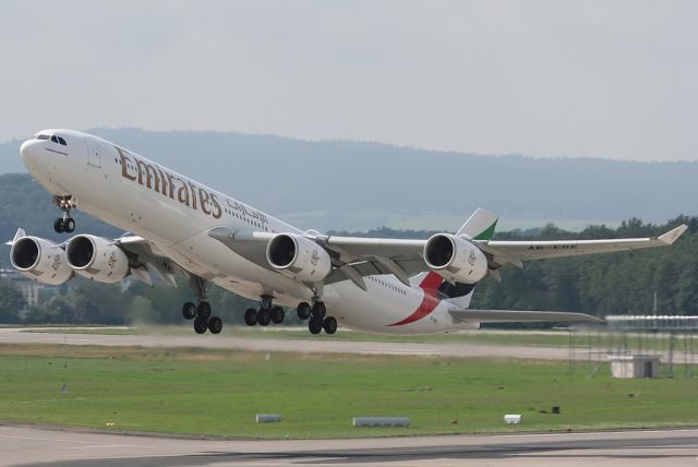 Airbus A340-500 (A6-ERE)