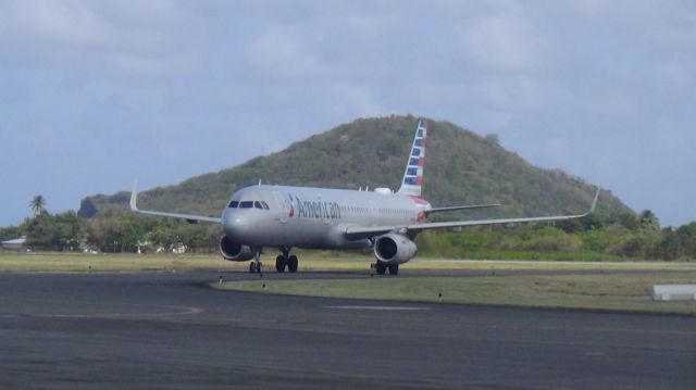 Airbus A321 (N143AN) - Pic # 8000