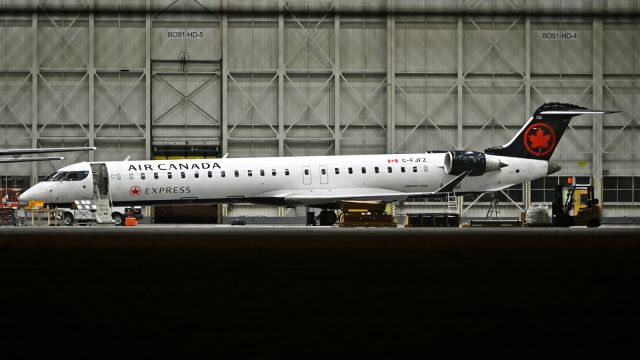 Canadair Regional Jet CRJ-900 (C-FJFZ)