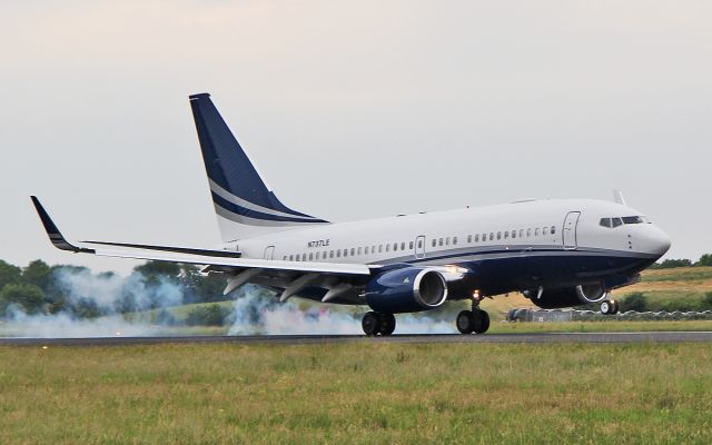 Boeing 737-700 (N737LE) - b737-75v bbj n737le landing at shannon 20/6/17.