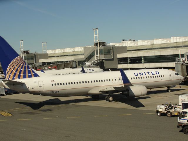 Boeing 737-800 (N78524)