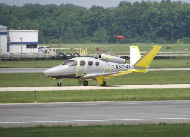 Cirrus Vision SF50 (N679DV)