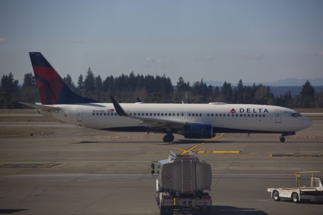 Boeing 737-800 (N3749D)